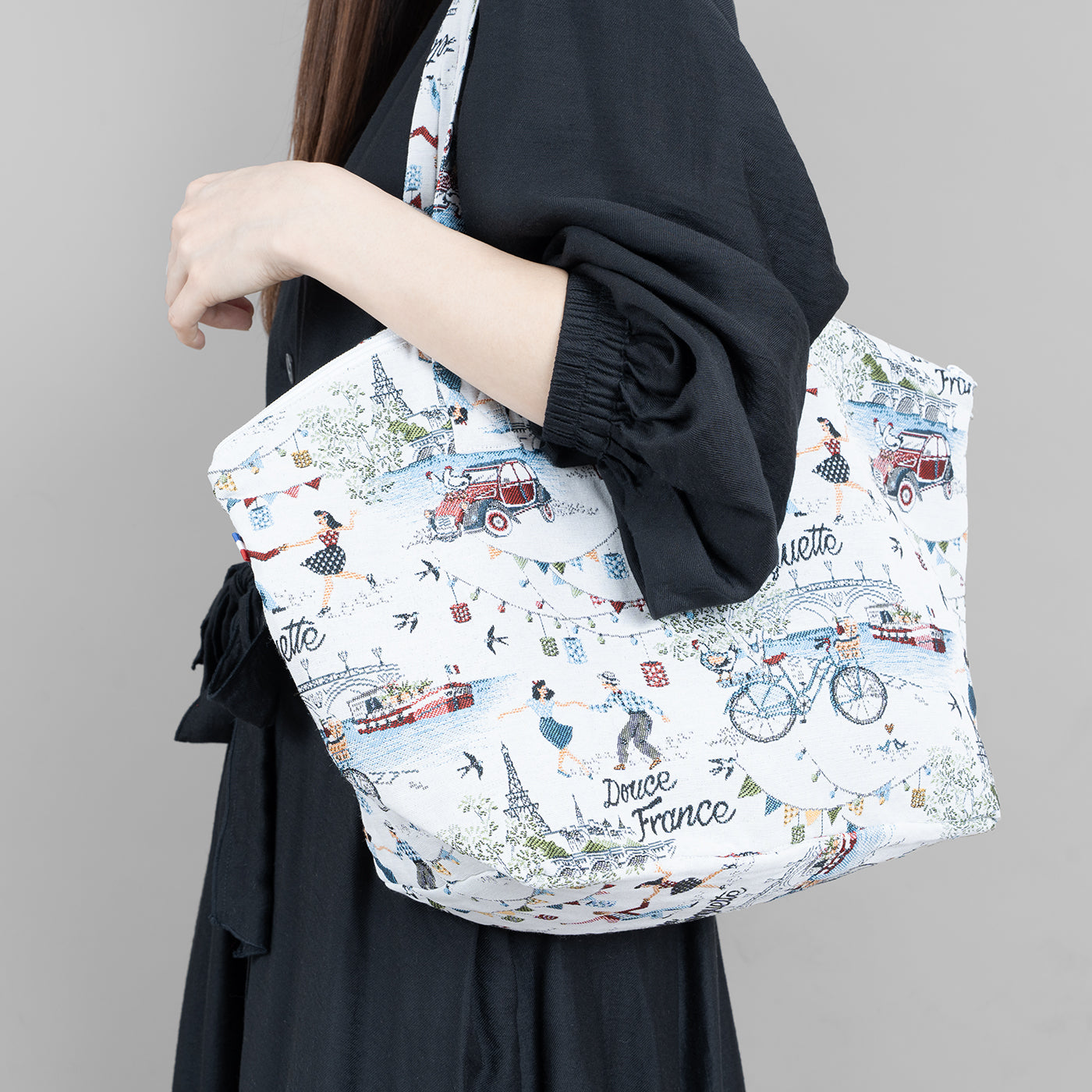 Shell zip tote