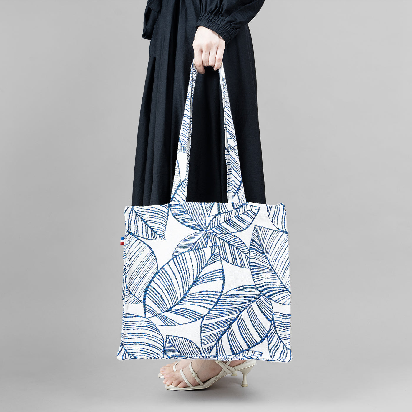 Boxy tote