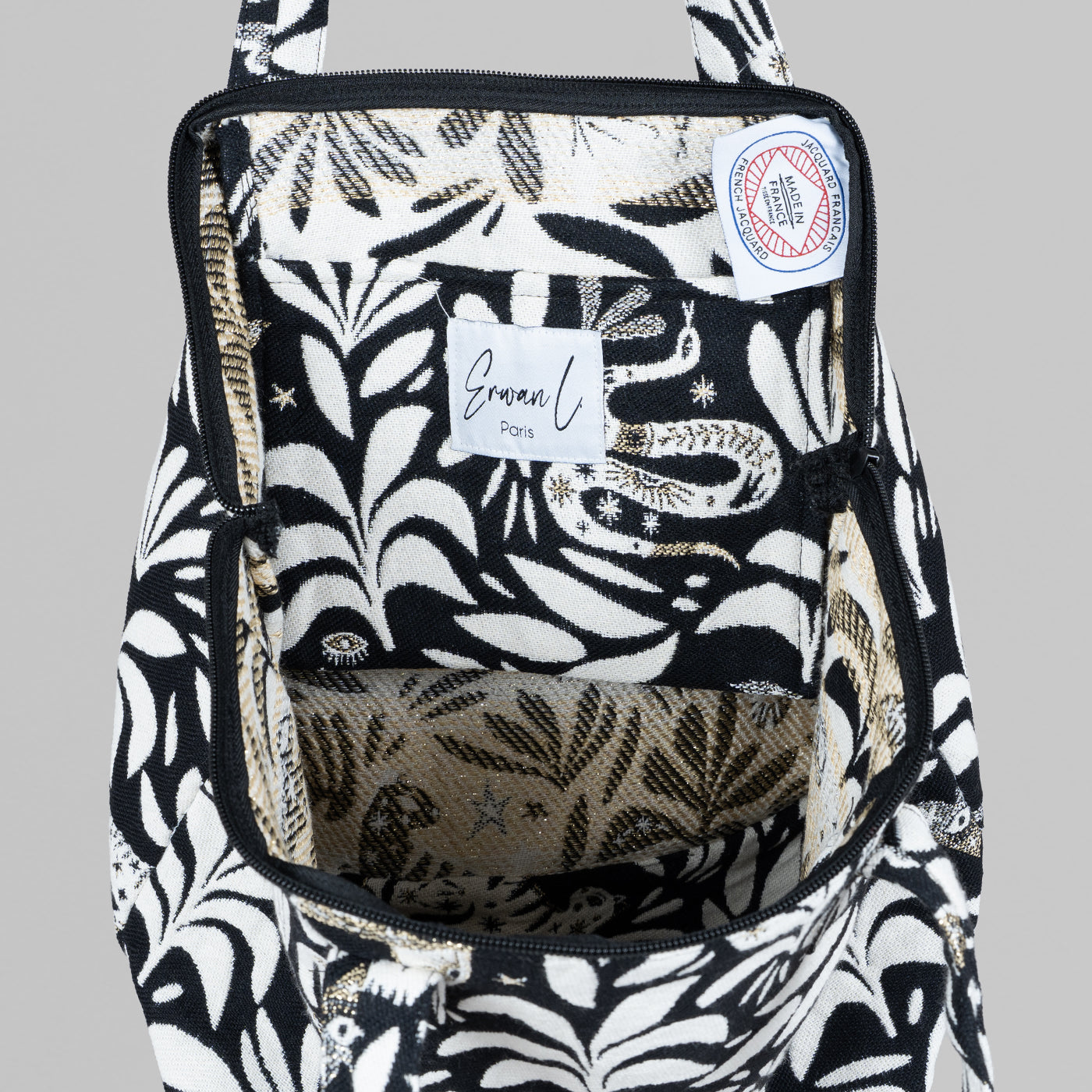 Shell zip tote
