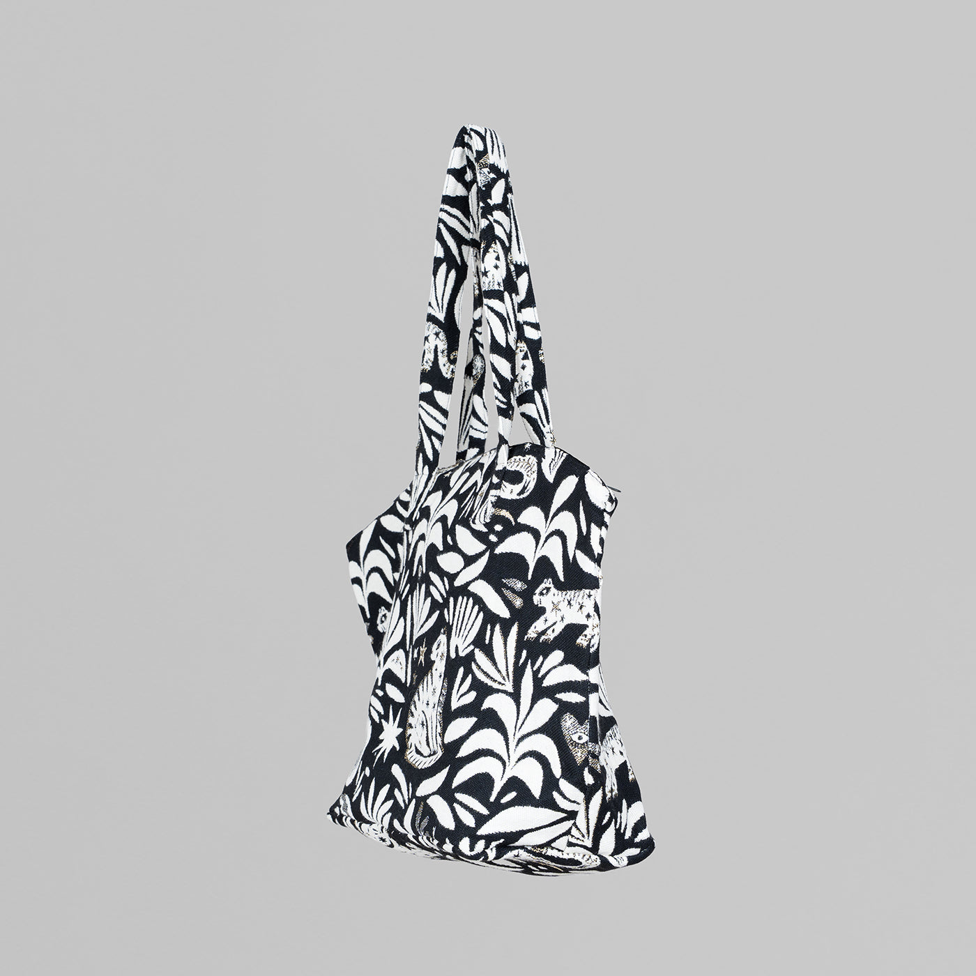 Shell zip tote