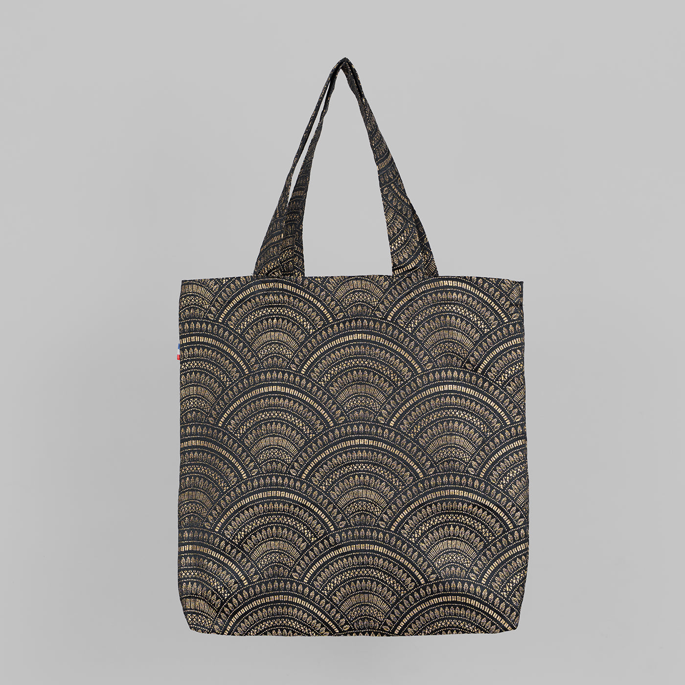 Daily tote