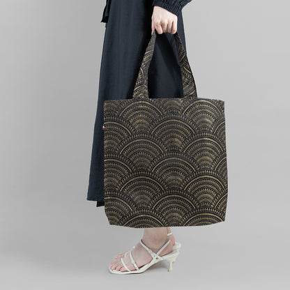Daily tote